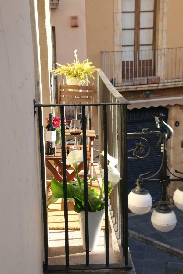 Apartamento En Plaza Sedassos Centro Historico Tarragona Esterno foto